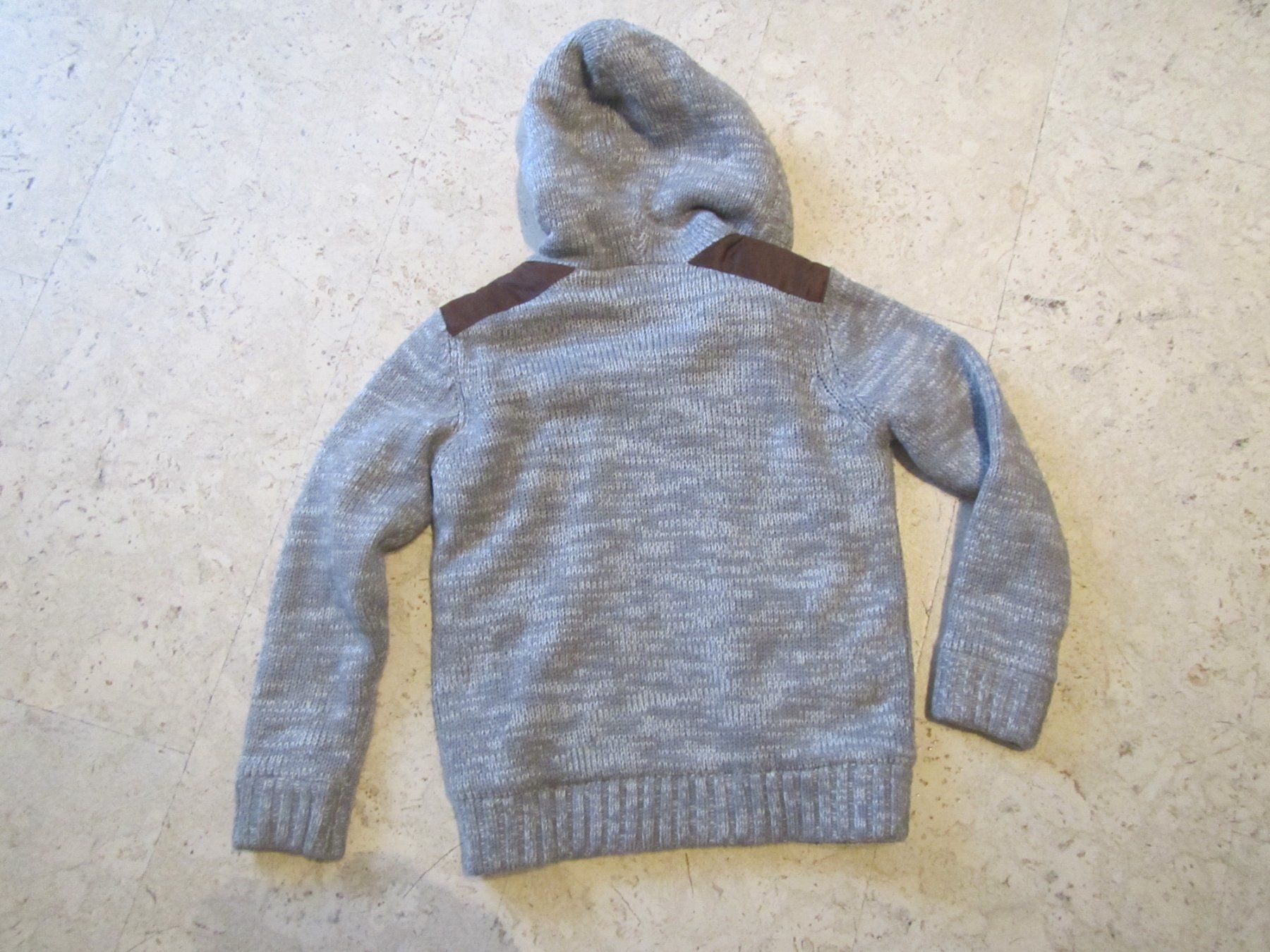 C&A Giacche & Cappotti: Warme Strickjacke 134/140 – Usato da Muri b. Bern venduto da araucaria 2