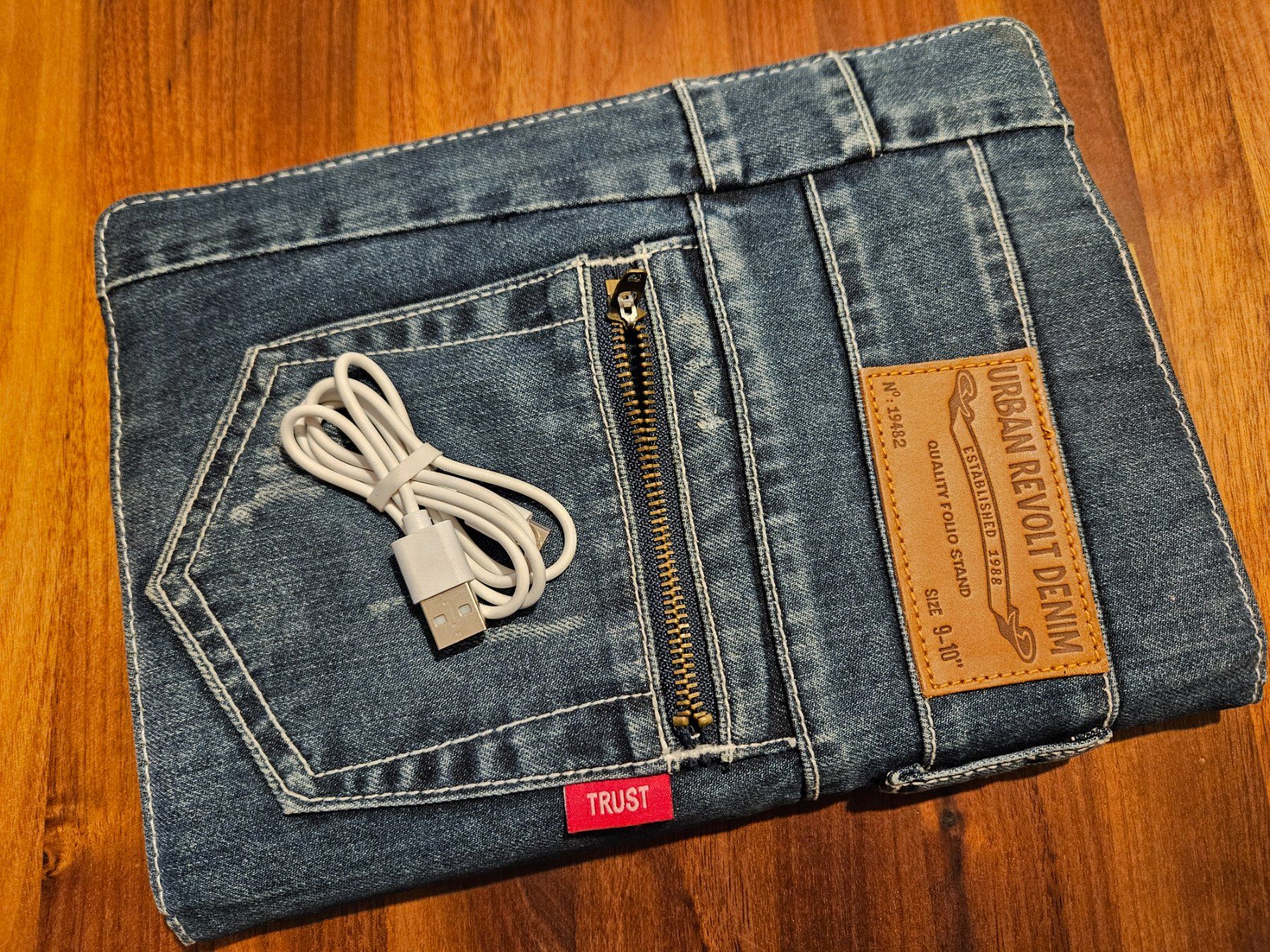 Lenovo Tablet PC: Lenovo Tablet mit Hülle – Usato da Untervaz venduto da FullFlap777 5