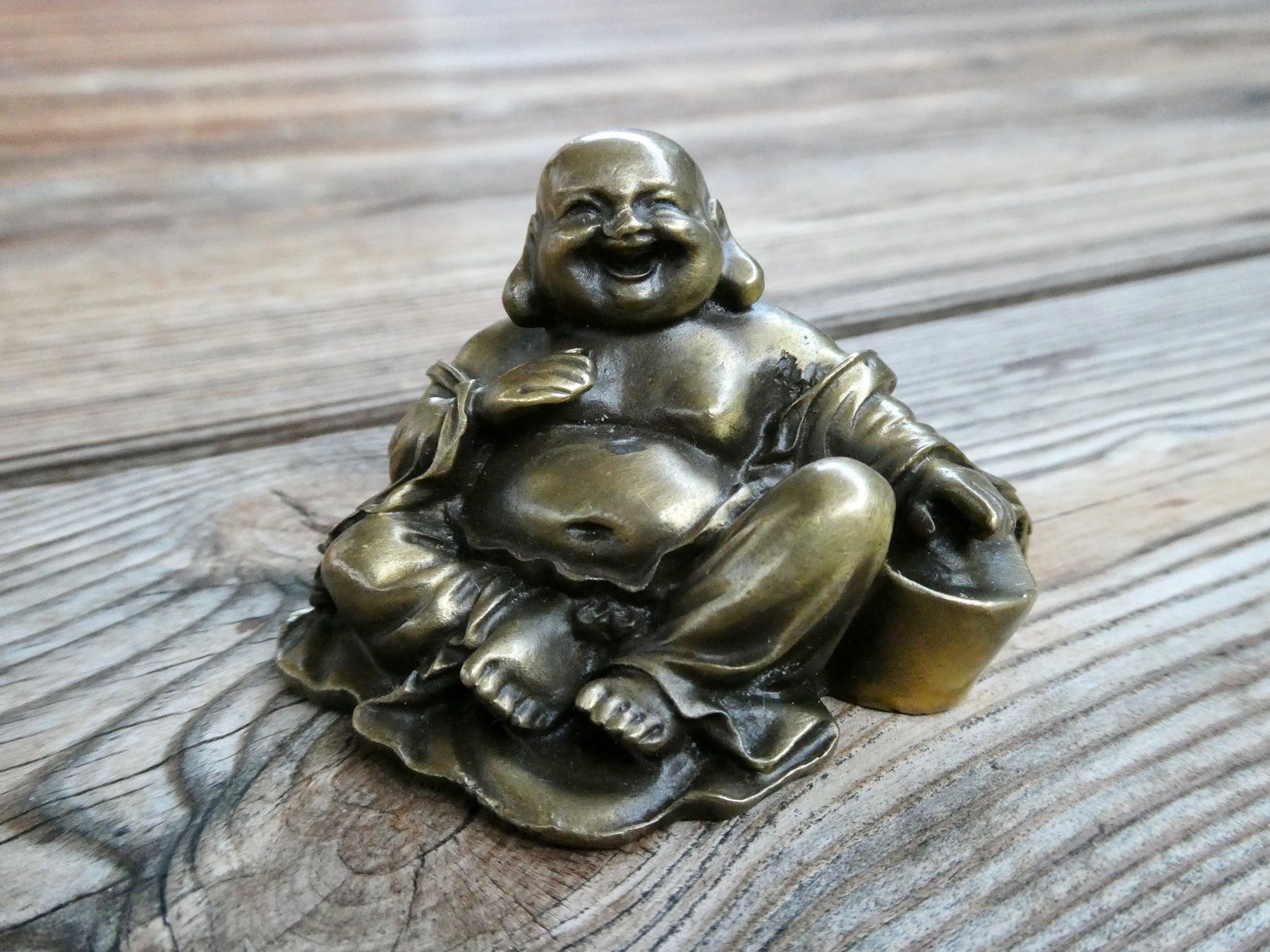 Figurines: antiker sitzender Buddha (schwerer Messingguss) – D'occasion à Lüchingen par Eeizo