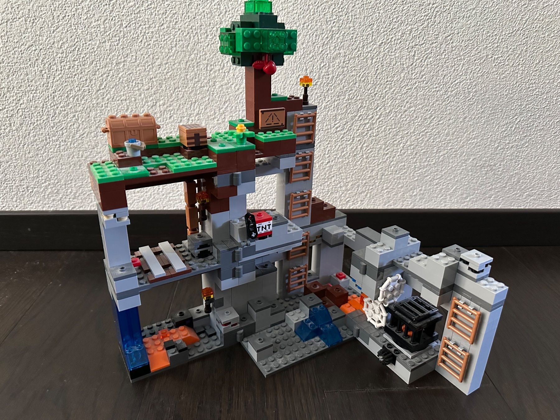 Lego Kit di costruzioni: LEGO Minecraft 21147 The Bedrock Adventures – Usato da Pianezzo venduto da fil_fv5l 4