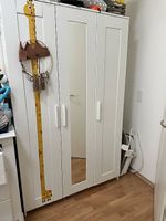 Kleiderschrank für das Kinderzimmer