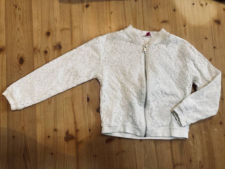 Jäckchen mit Spitzen weiss Gr.128