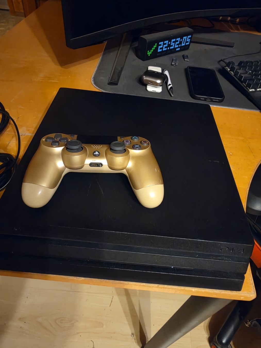 Sony Console: Ps4 Pro mit Firmware 12.02 & allen Kabel und 1Controller  – Usato da Edlibach venduto da sonypower89 1