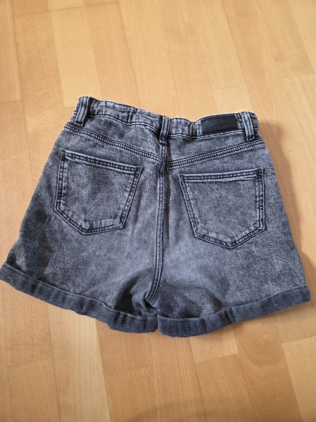 Pantaloni: kurze Jeans / Shorts grösse 146 – Usato da St. Gallen venduto da Rotezorraa 1