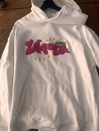 Vintage-Style Cream Hoodie - Cozy and Stylish for Autumn!