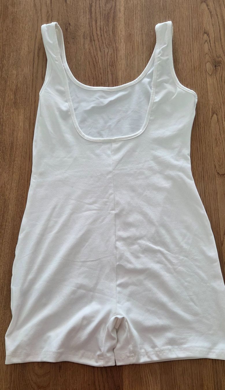 Shein Tute: Shein Jumpsuit Body Gr. M – Nuovo (secondo la descrizione) da Beinwil am See venduto da gabipetrovay 1