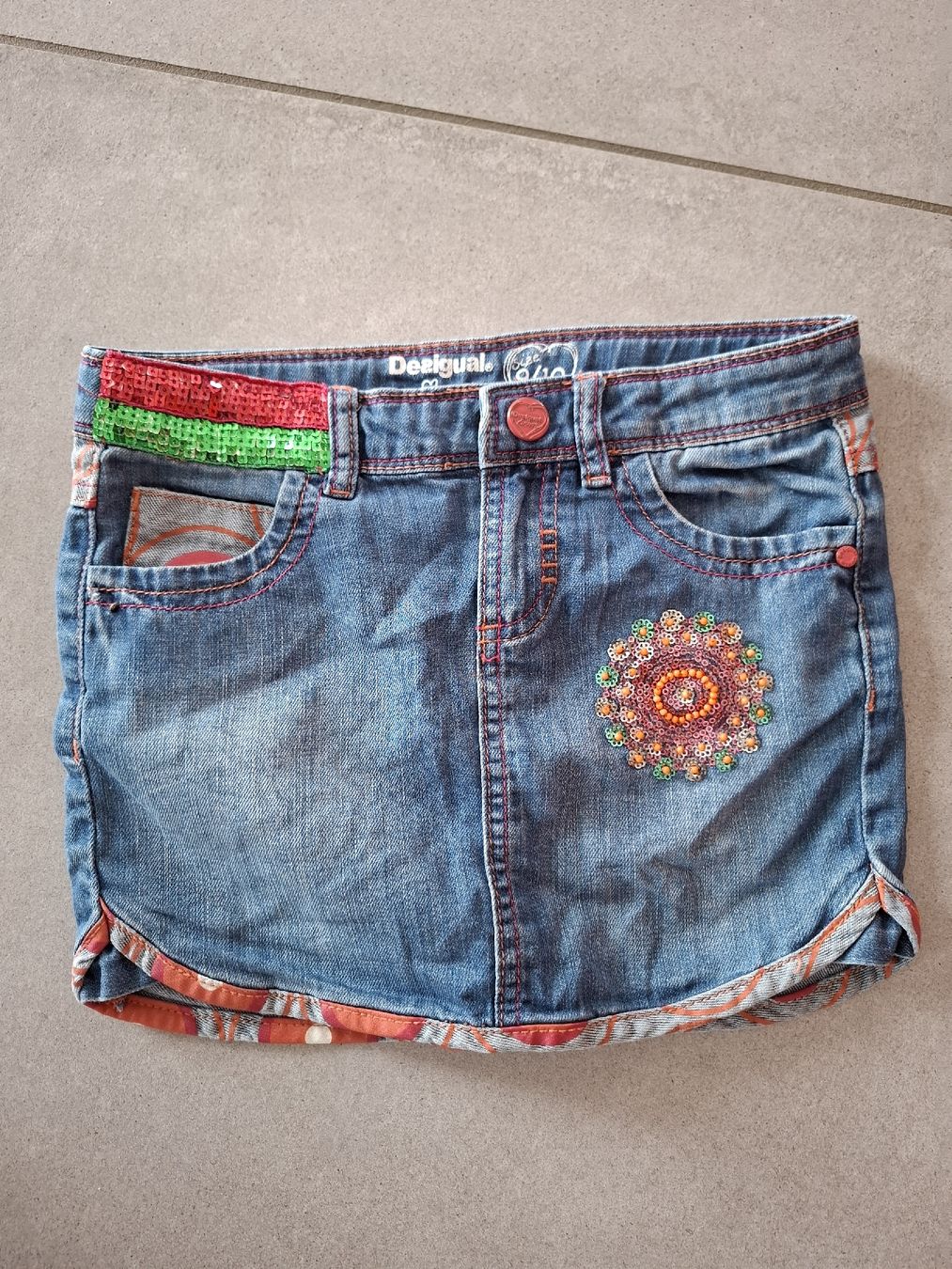 Desigual Vestiti & Gonne: jupe Desigual,  9-10 ans – Usato da Tramelan venduto da yok-yok