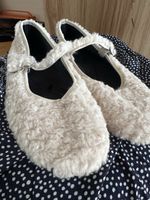 Zara Damen Fell Ballerinas Weiss fashion blogger cos Massimo