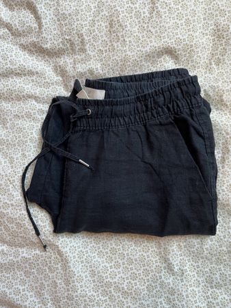 Schwarze Sommerhose aus Leinen, Grösse 34x