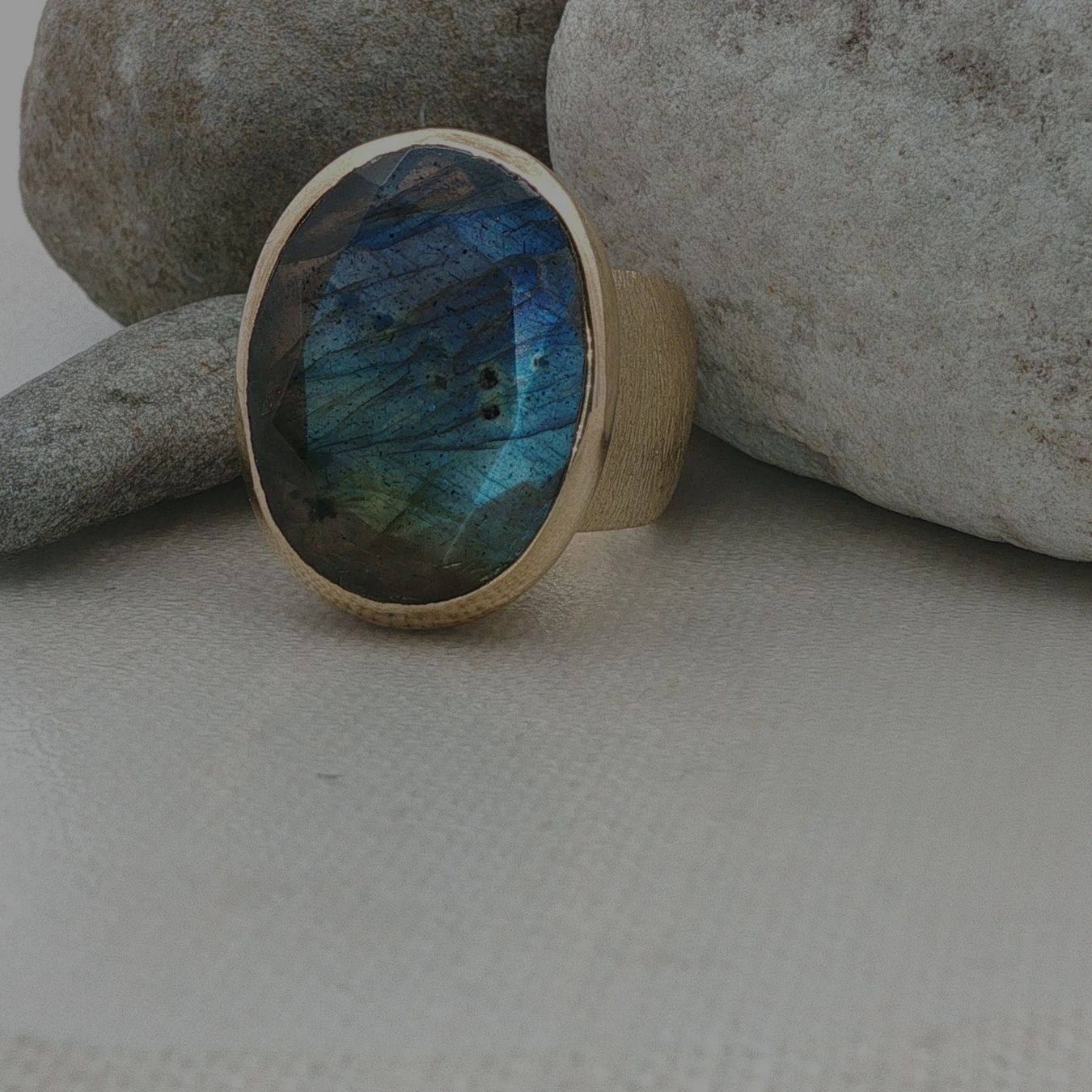 Olga Ribler Anelli: Unikate Silber Ring 925 mit Labradorit Grösse 54 – Nuovo (secondo la descrizione) da Luzern venduto da Schmuckoutlet 1