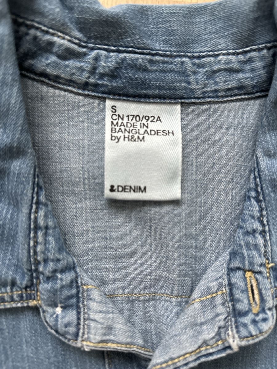H&M Camicie: H&M Jeanshemd Grösse S hellblau neuwertig – Usato da Buchs AG venduto da Dasmusstduhaben 1