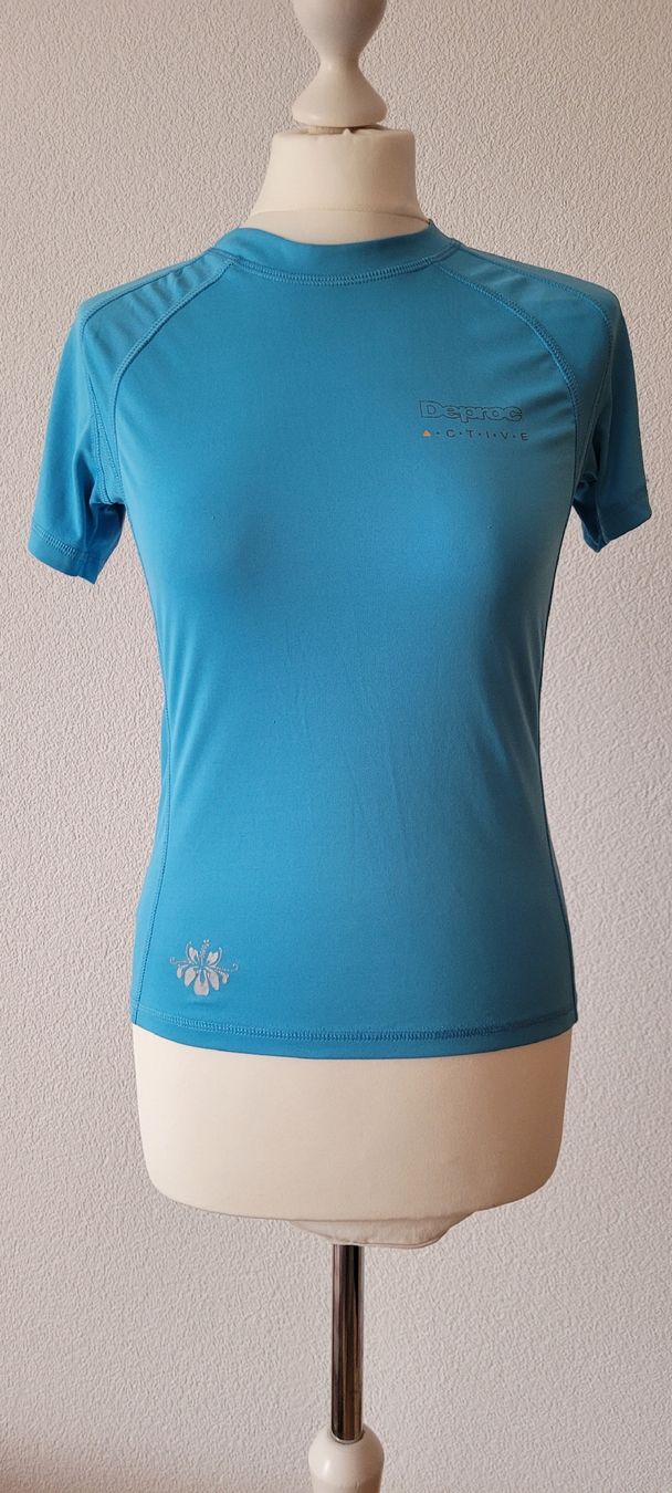 Leibchen & Hosen: Funktionsshirt von deproc – Gebraucht aus Herisau von Yyyoga 1