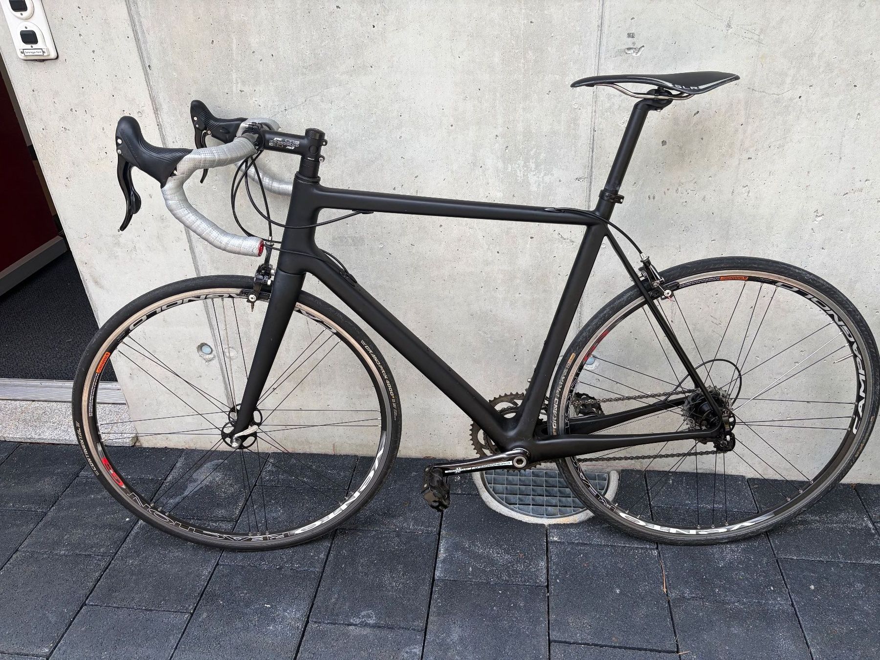Biciclette: Carbon Rennrad mit Campagnolo Schaltung – Usato da Rüttenen venduto da and_nm8v