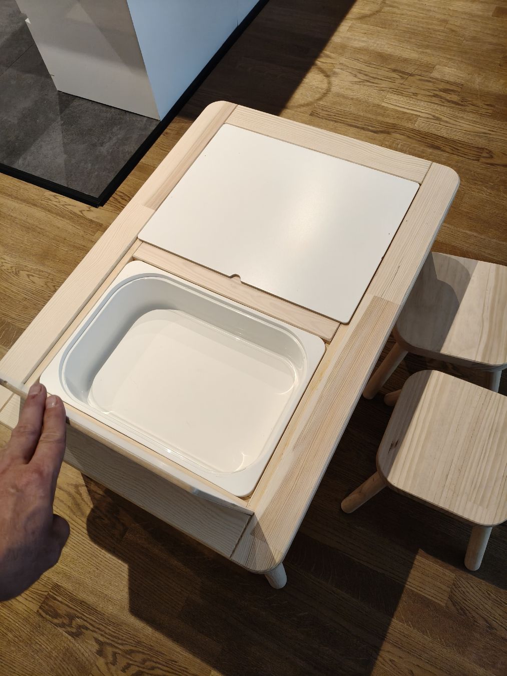 Ikea Tischset: Kinder Tisch mit zwei Hockern – Gebraucht aus Oberengstringen von Germii 3