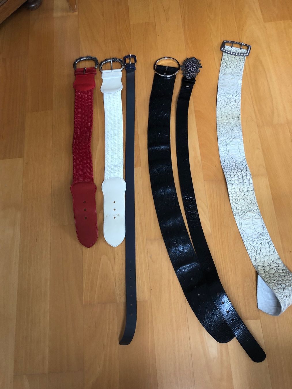 Armani Cinture: Sammlung Damengürtel, rund 6Stück – Usato da Buchs-ZH venduto da Birikina