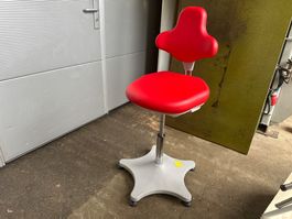 neuer Labster Labordrehstuhl in rot