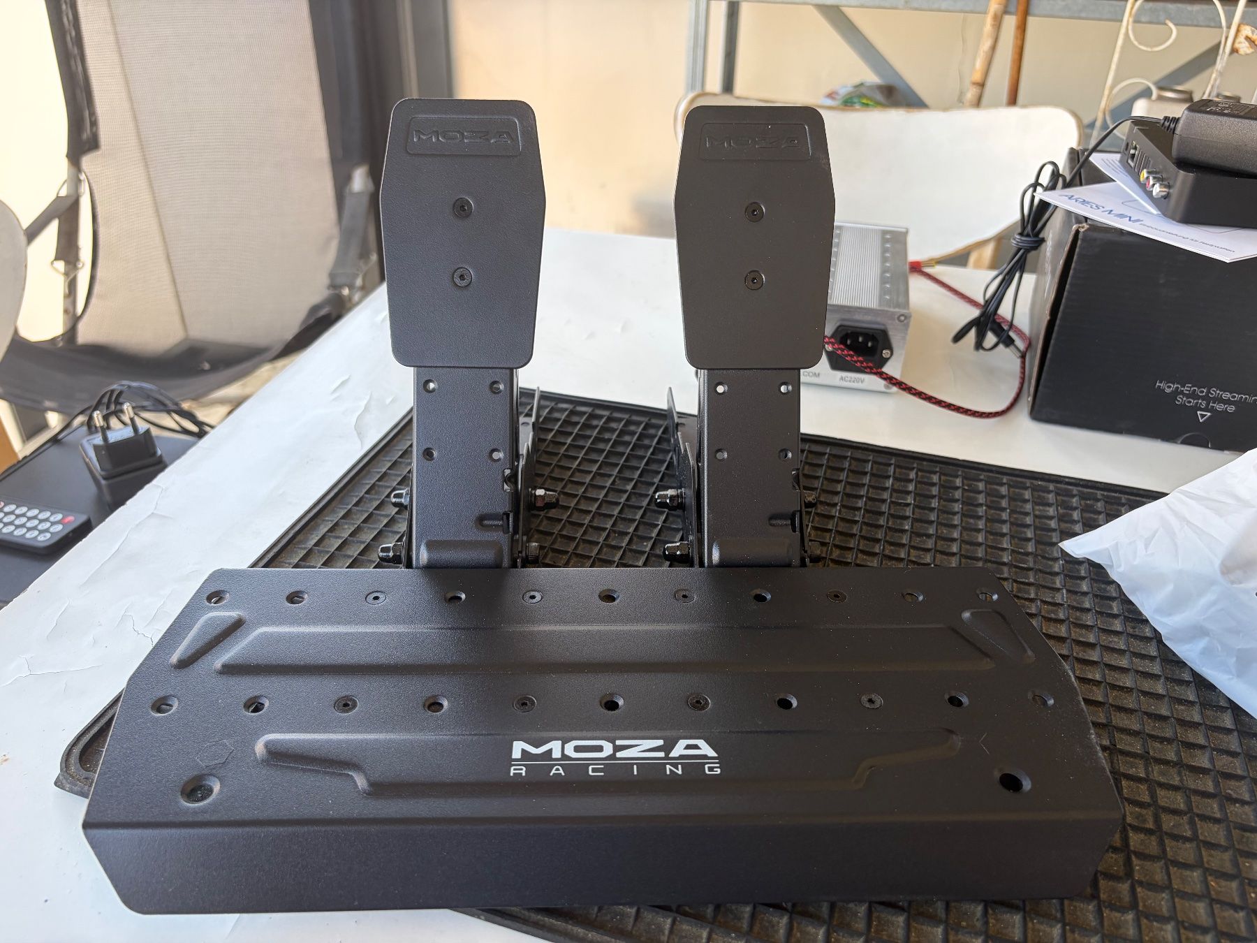 Moza Racing Manettes: Moza R5 pedal set – D'occasion à Stäfa par Dowser