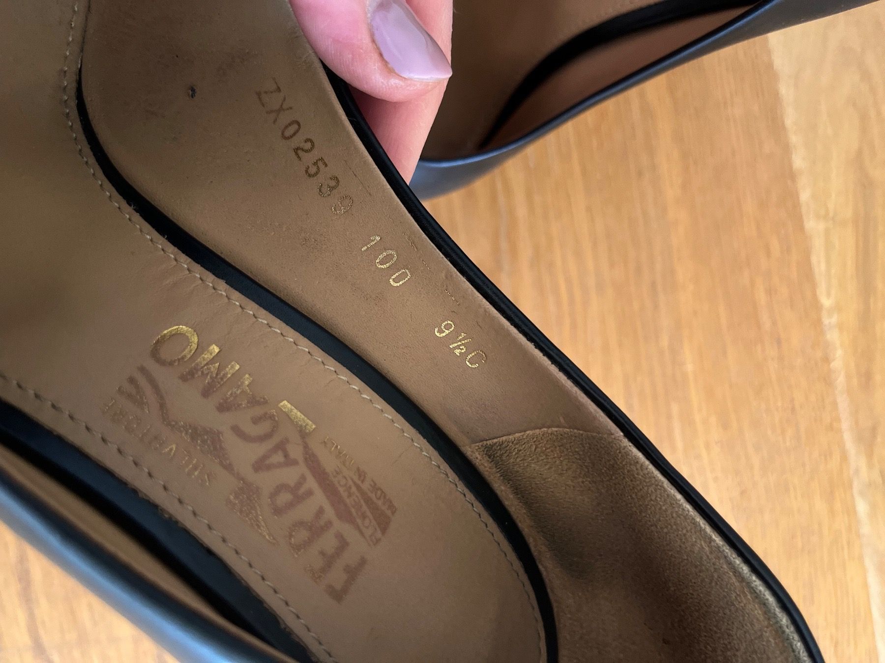 Salvatore Ferragamo Damenschuhe: Salvatore Ferragamo Pumps Gr.40.5 – Gebraucht aus Wädenswil von Iana32 1