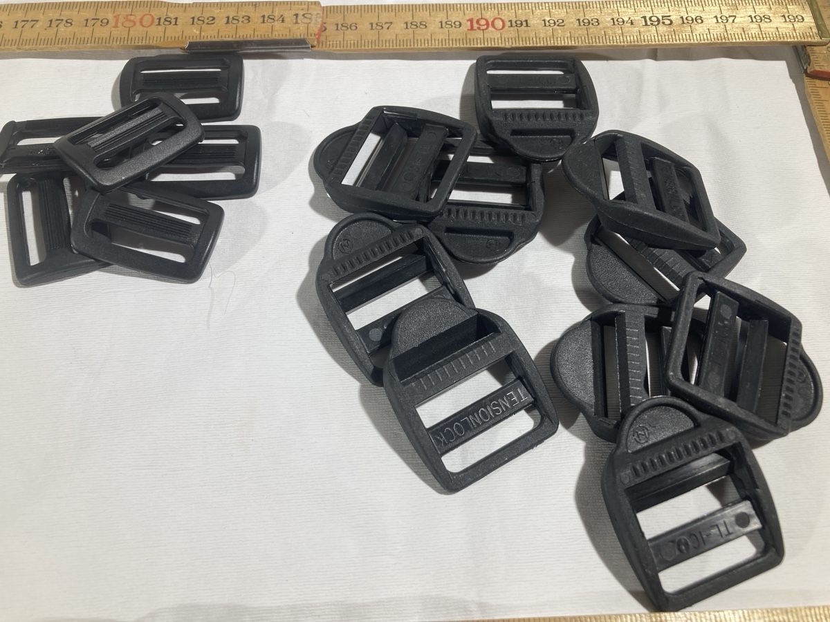 Stoffe: Grosse Sammlung: Schnallen, Kordelstopper, Schieber etc. 57 – Neu (gemäss Beschreibung) aus Steffisburg von pet_2d5t 2
