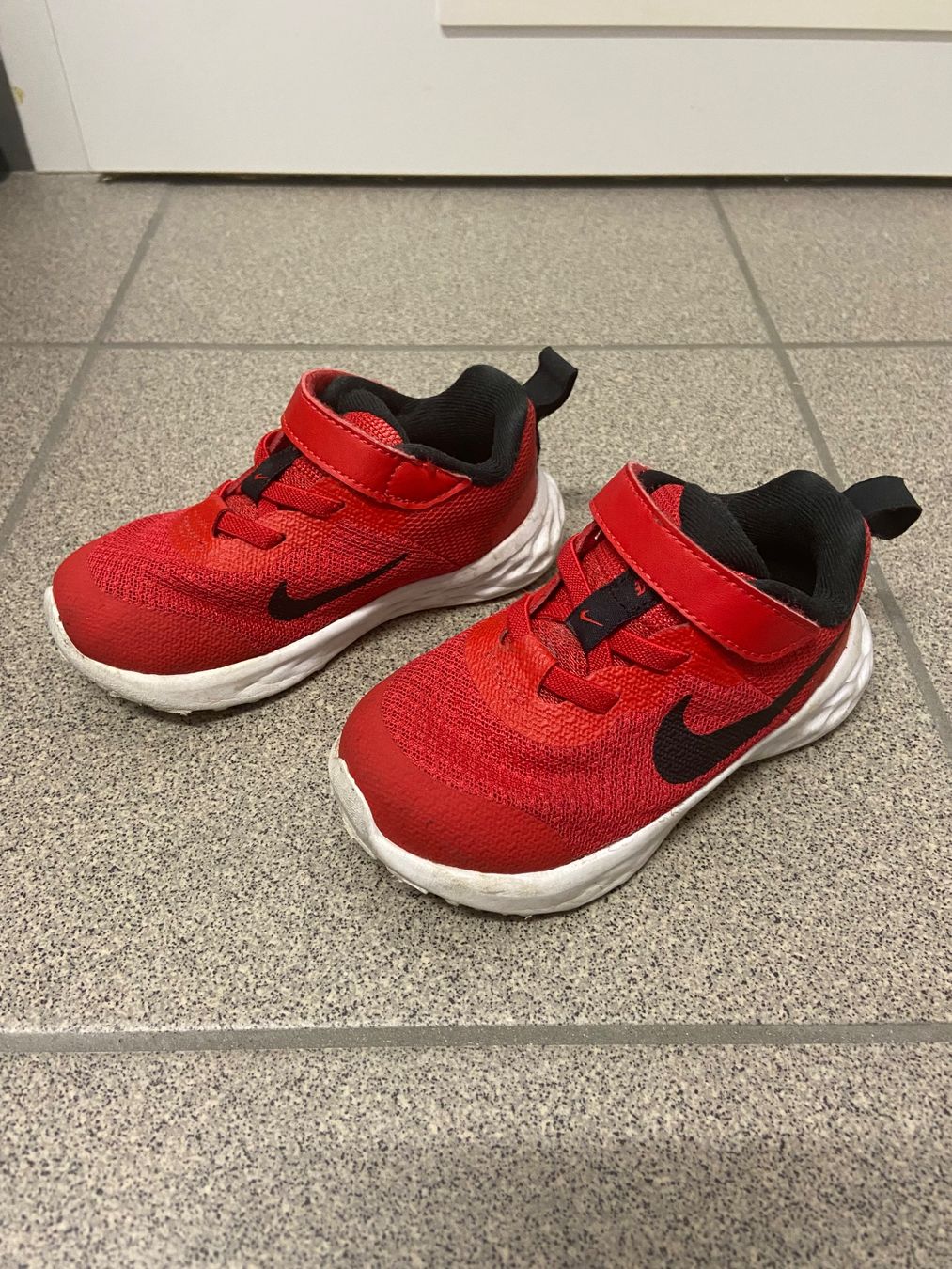 Nike Scarpe per ragazzi: Sneaker Nike 23.5 – Usato da Arbedo venduto da gregmccooper 1