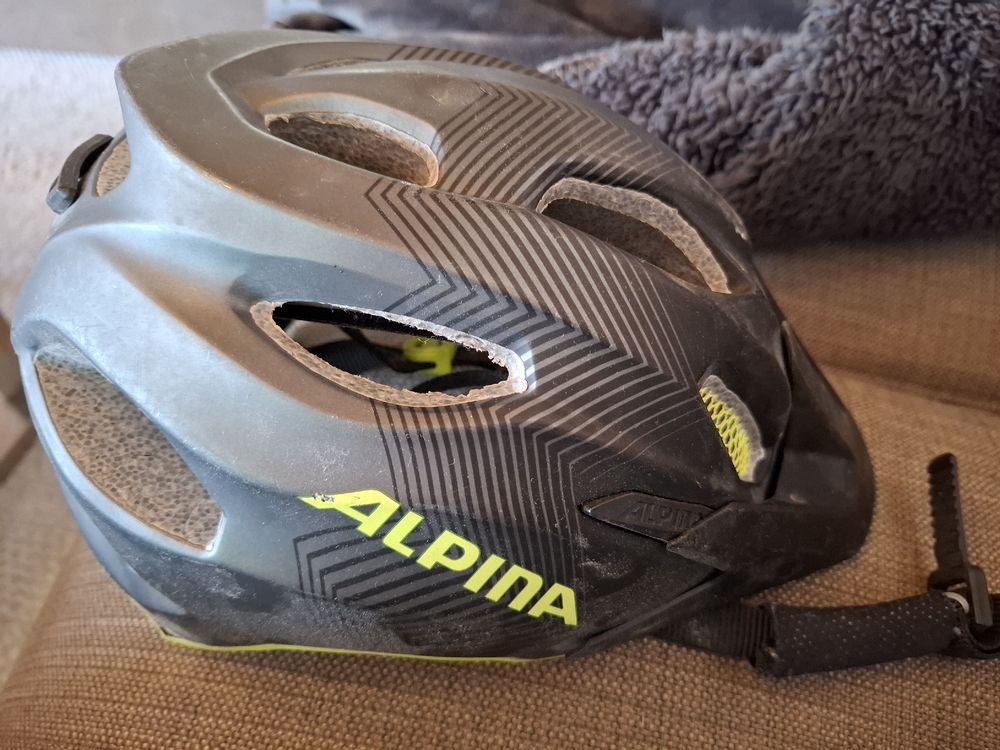 Kinder Fahrradhelm Alpina Carapax Jr. 51-56 cm schwarz/gelb (Gebraucht) in  Urtenen-Schnbhl fr CHF 10.5  mit Lieferung auf Ricardo kaufen