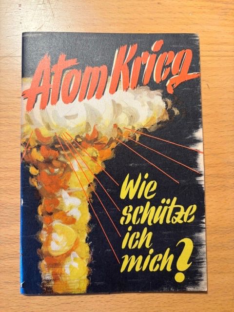Libri: 2 alte Broschüren über den Atomkrieg – Usato da Seon venduto da retep012 1