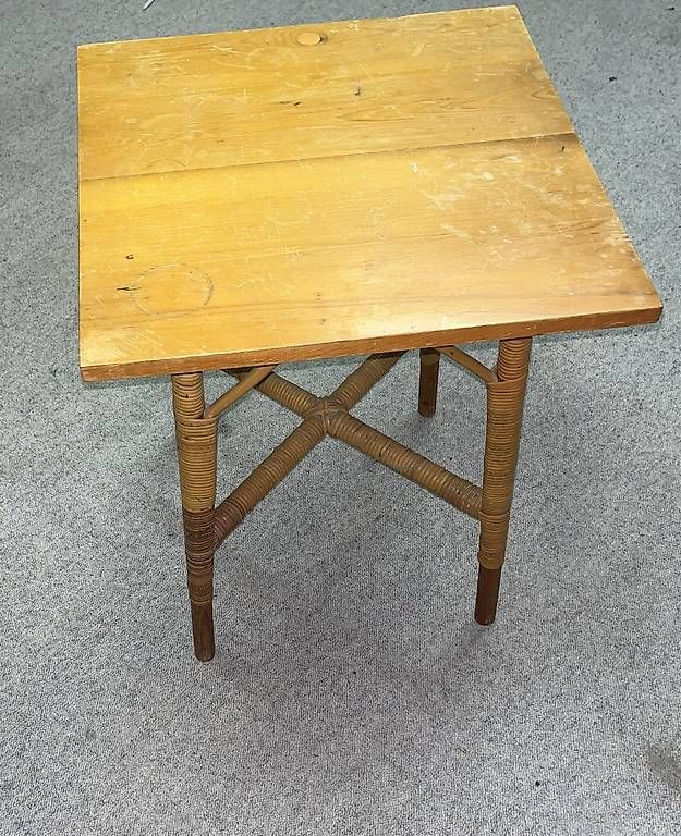 Tavoli: Petite Table en bois – Usato da Biel/Bienne venduto da aml2520