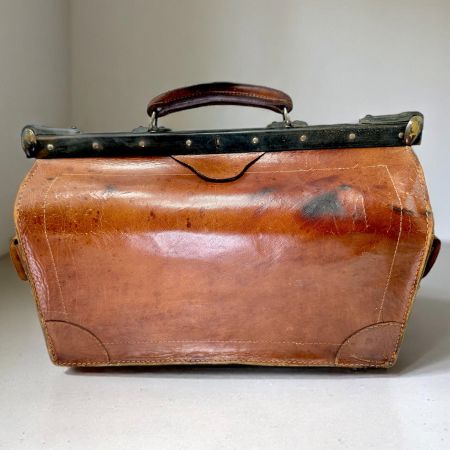 Ancien sac de médecin en cuir véritable et laiton