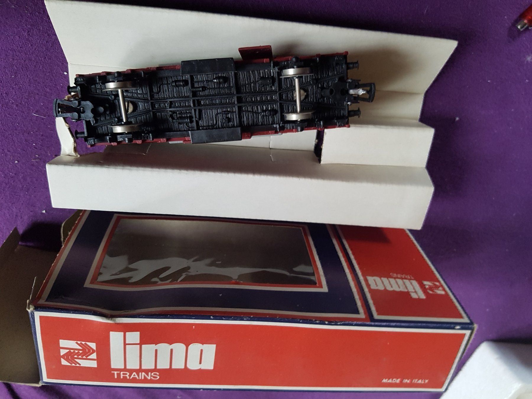 Lima Trains électriques: Lima gedeckter Güterwagen L18 – D'occasion à Schwarzenburg par Flamingo07 1