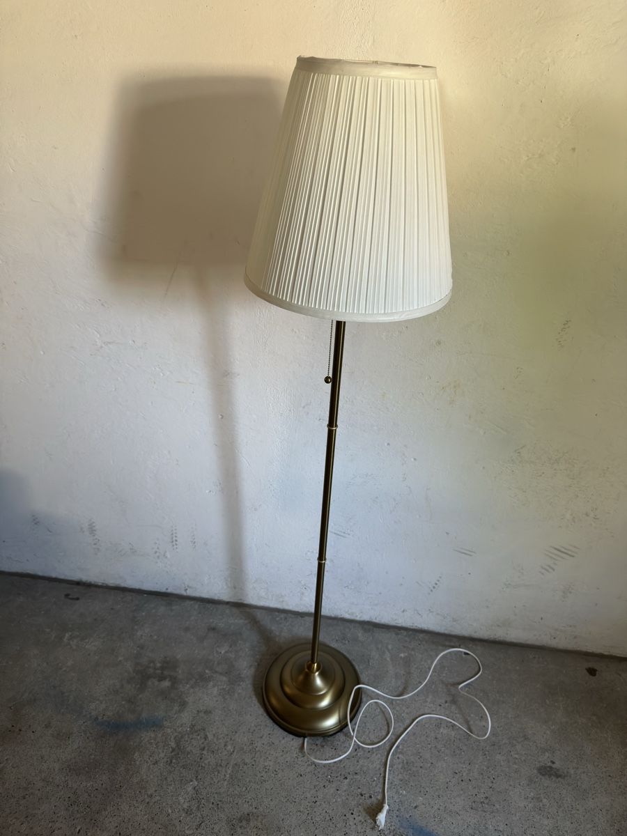 Ikea Lampade: Ikea stehlampe grüne birne – Usato da Zürich venduto da ronnyrefurb