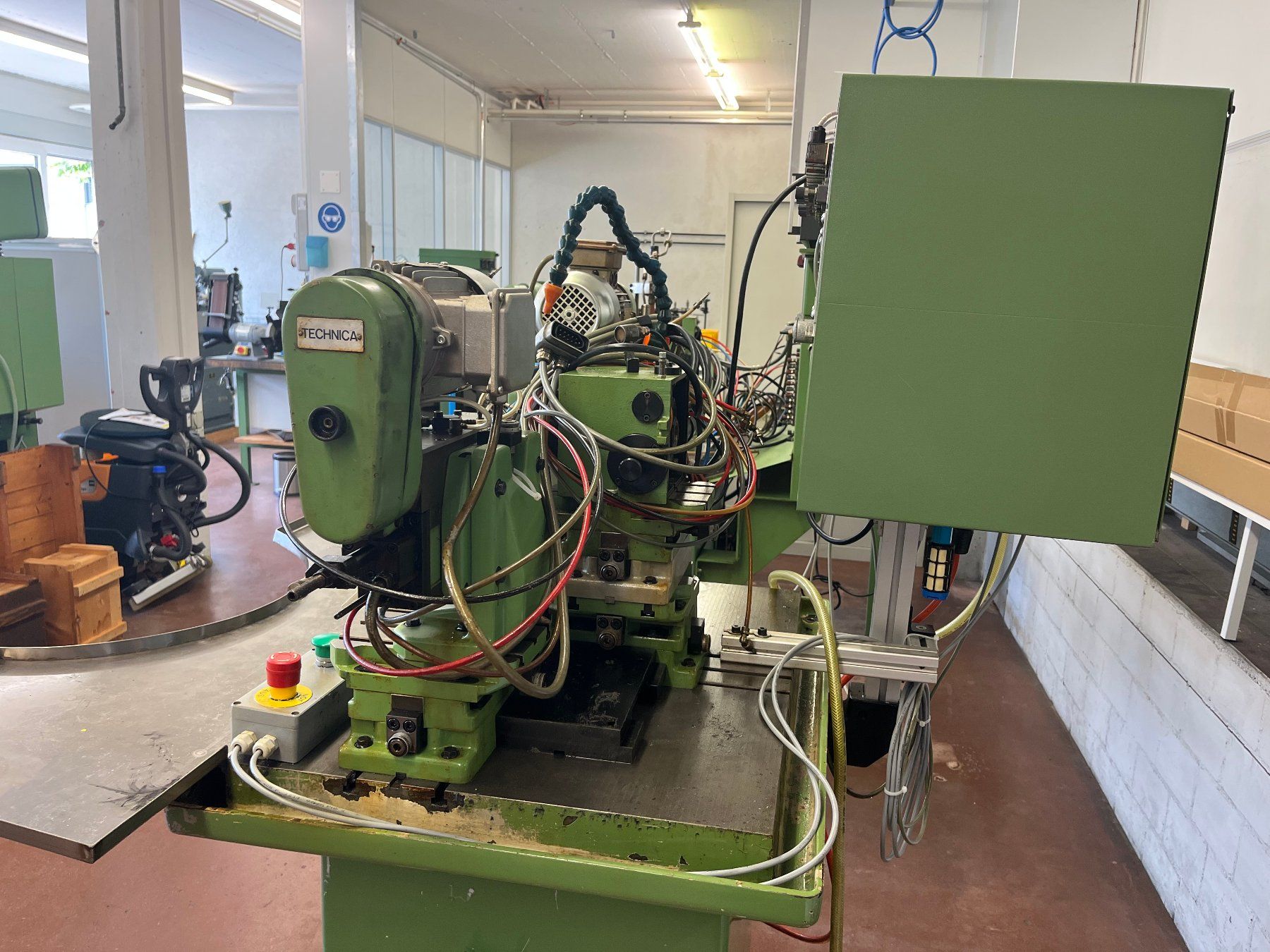 Tutte le macchine: SOLMA/TECHNIKA Universal-Nachbearbeitungs-Bohrmaschiene – Usato da Grenchen venduto da Doka_4582 5