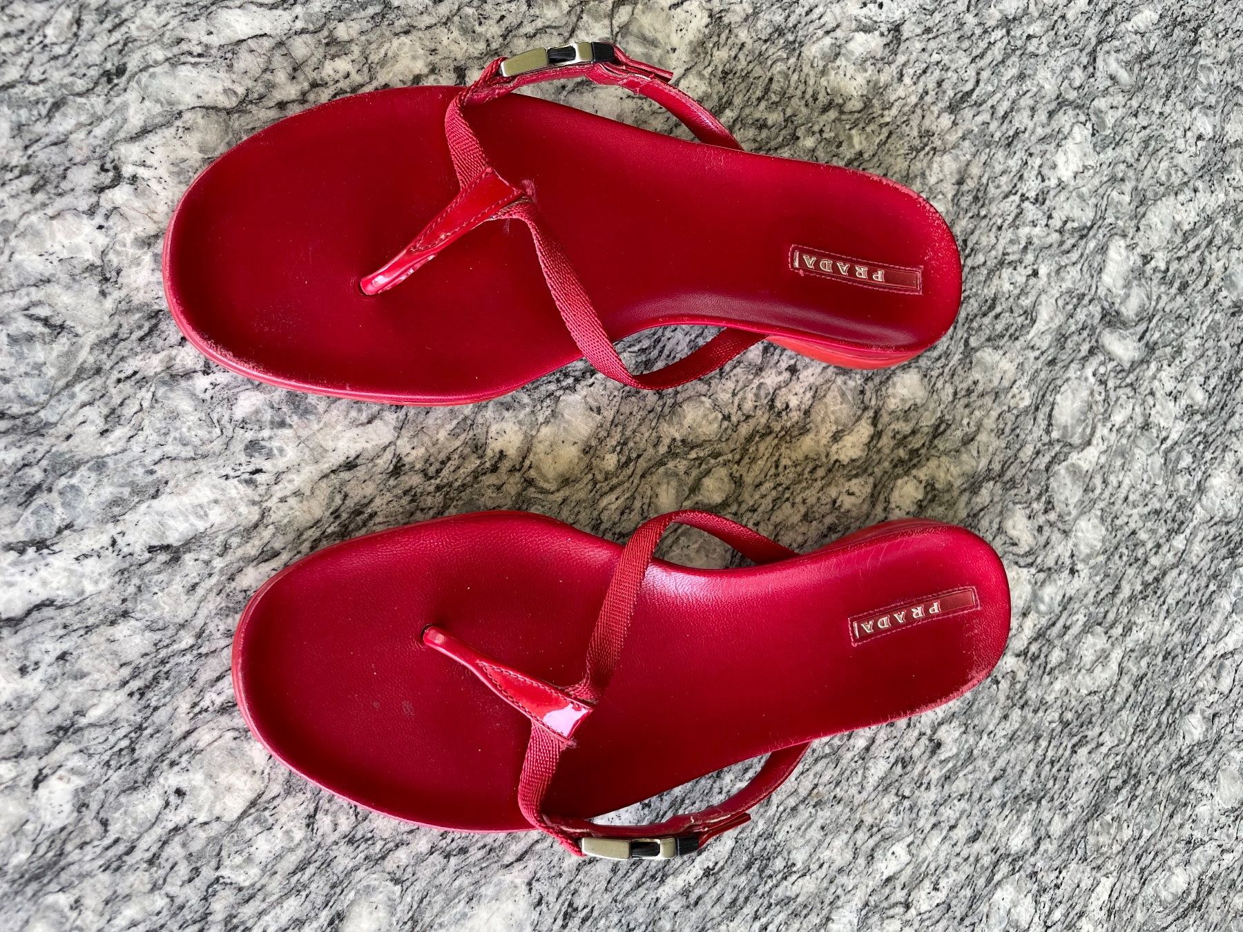 Prada Scarpe da donna: Flip-Flops von Prada, rot – Usato da Oberwil-Lieli venduto da Ciro03 2