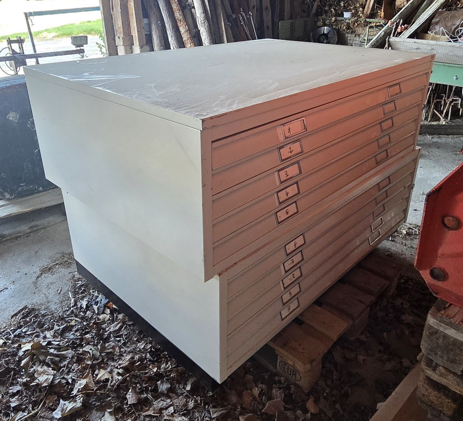 Schränke: Armoire métallique avec tiroirs – Gebraucht aus Bofflens von misstigrise_98
