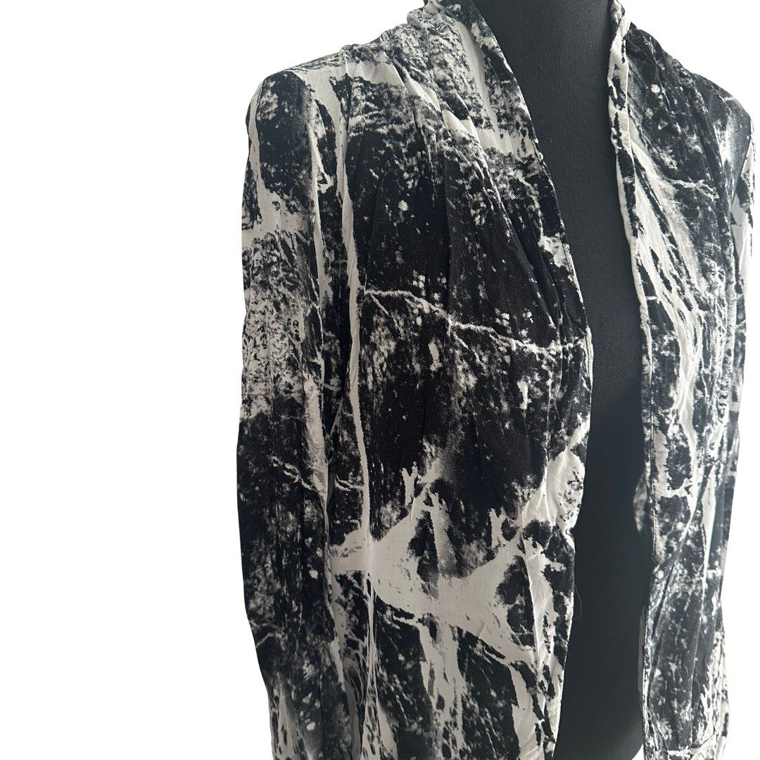 Vila Giacche: Vila Open Front Cardigan Black & White Abstract Print S – Usato da Zofingen venduto da JumpInVintage 2