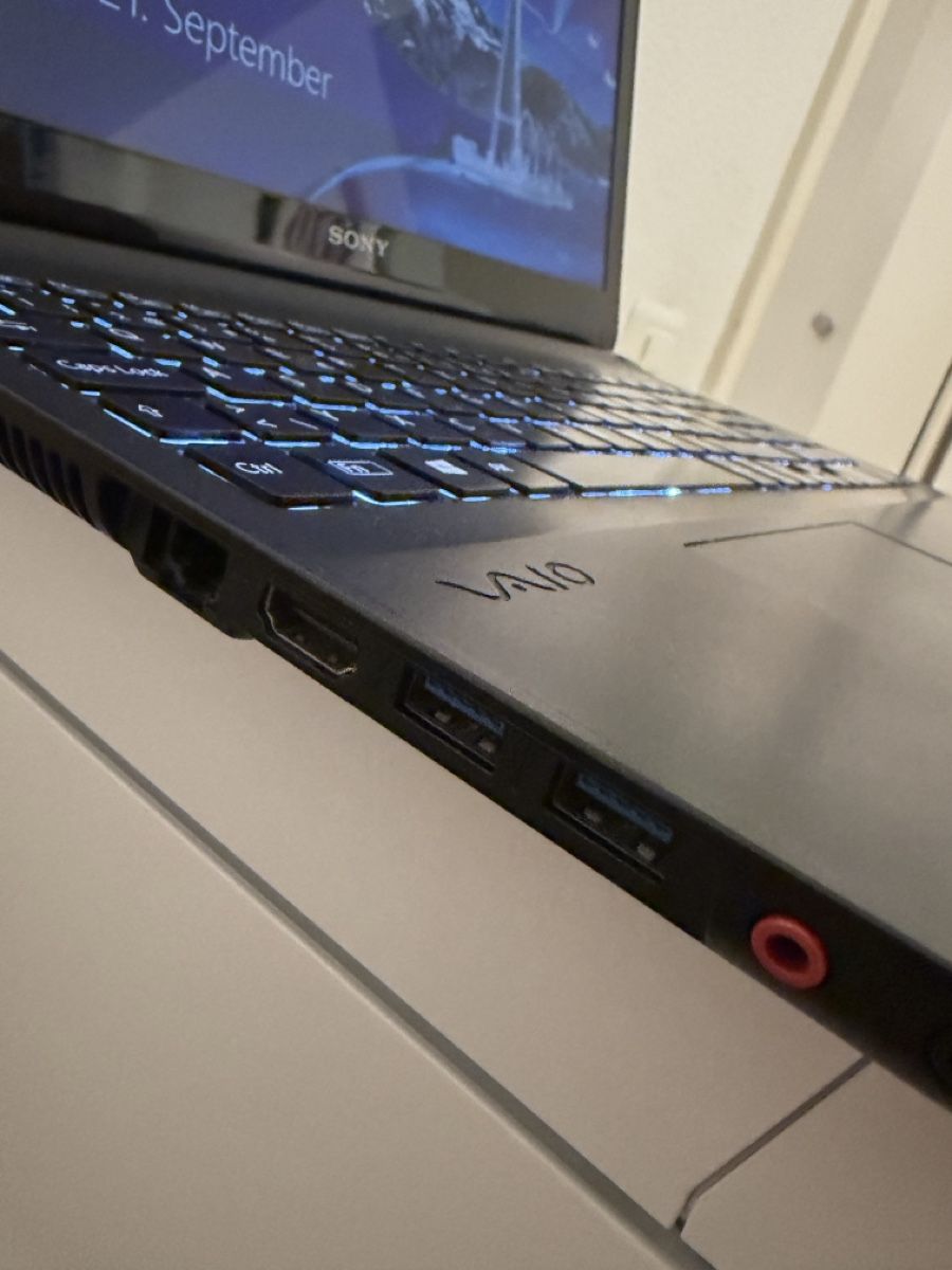 Vaio Notebook: Sony Vaio Laptop Intel Core i5 schwarz – Usato da Meilen venduto da inanilus93 3
