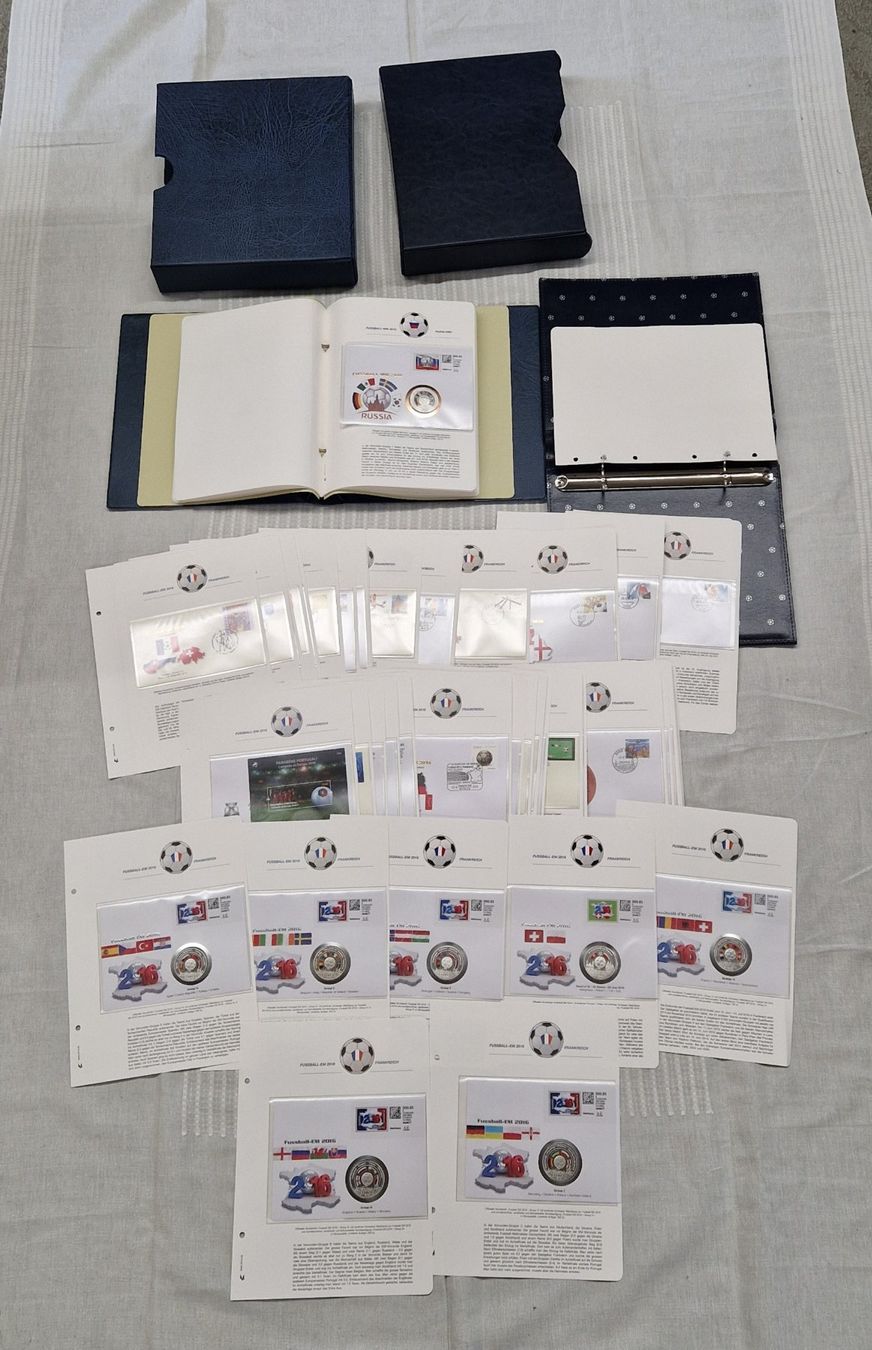 Albums: MÜNZ UND ERSTAGSBRIEFE FUSSBALL – D'occasion à Bilten par Mic2022