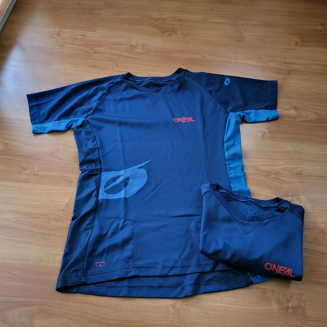 T-shirt: Veloshirt – Usato da Lostorf venduto da Benidomi1