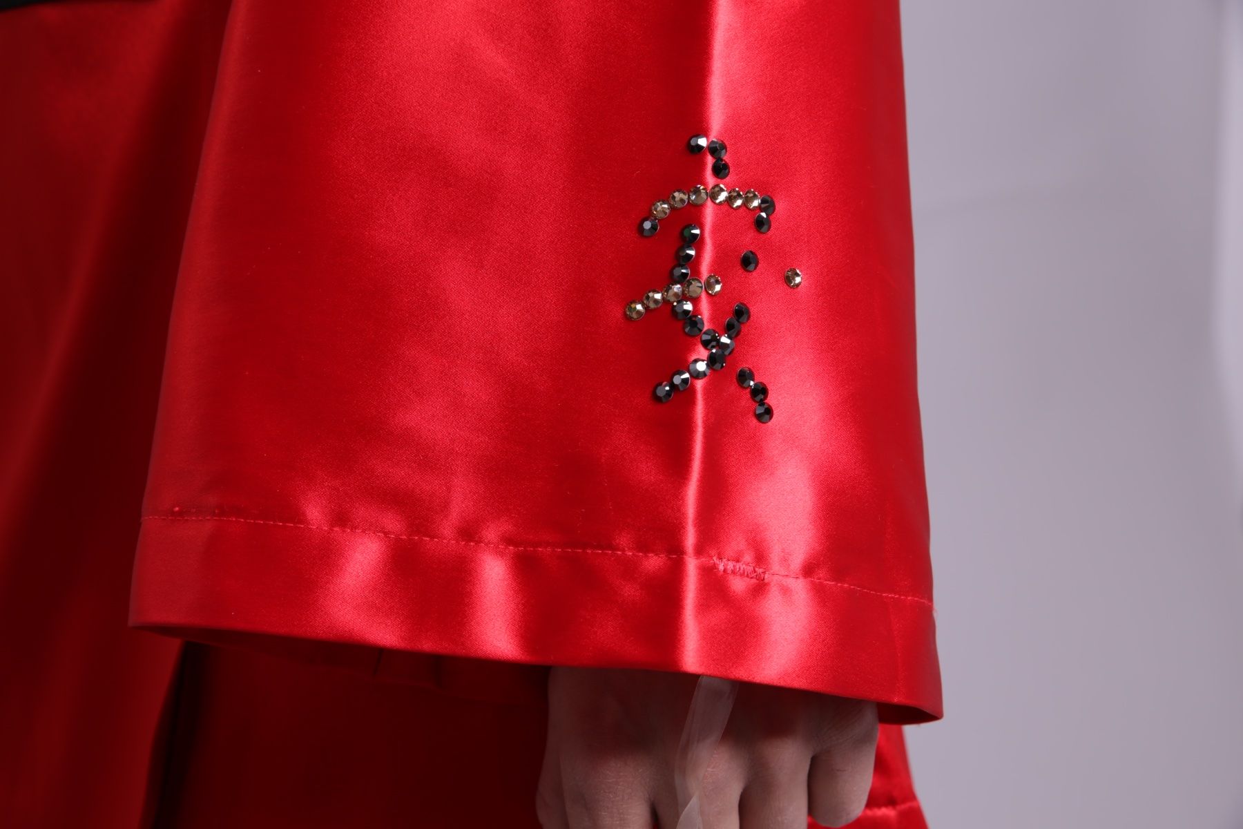 Costumi: ***Kürkleid roter Kimono mit Drachen Gr. 164*** – Usato da Obfelden venduto da stmlilie 1