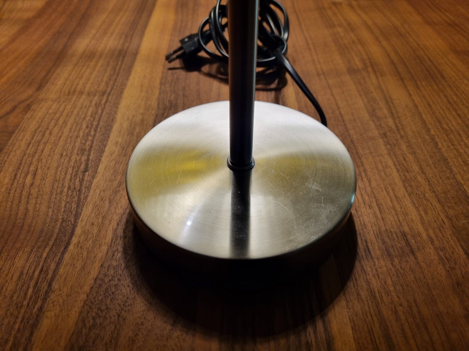 Lampade: Tischleuchte mit weissem Glaskörper – Usato da Tuggen venduto da logoplan 2