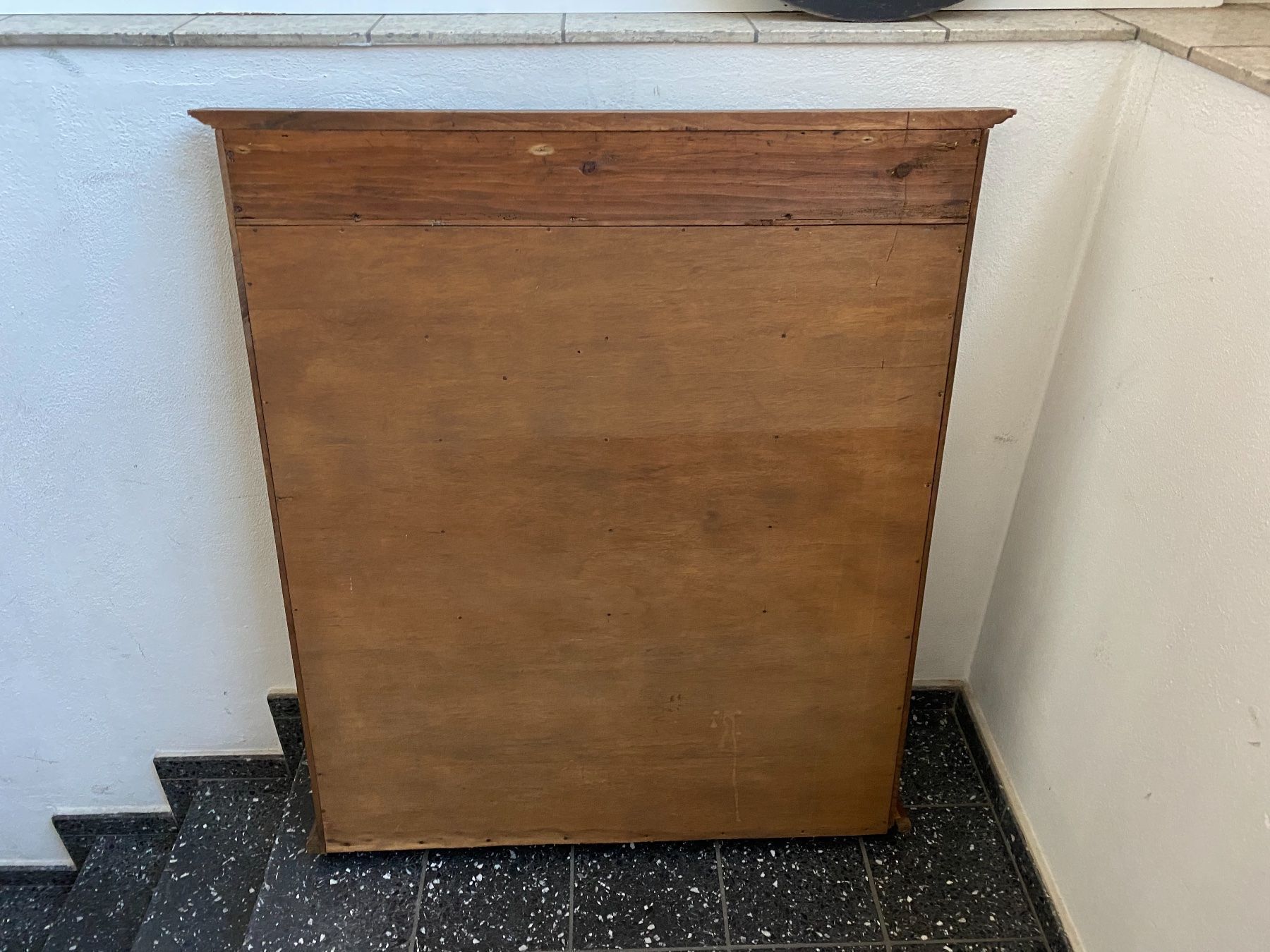 Regale: antikes Tellerbord mit Schnitzerei 1769 – Gebraucht aus Lüchingen von LIDB 4