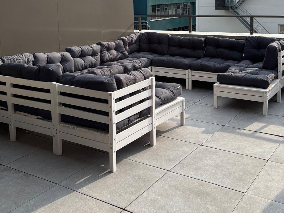Set di tavolo e panche: Gemütliches Garten-Lounge-Set – Usato da Luzern venduto da sel_5rvx 3