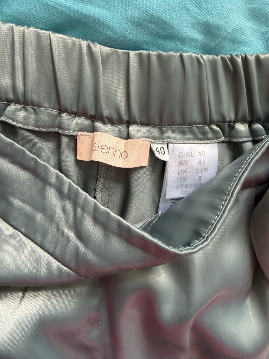 Lotti di vestiti: 3x kurze Hosen, 1x elegante Hose – Usato da Basadingen venduto da ttb_vs95 4