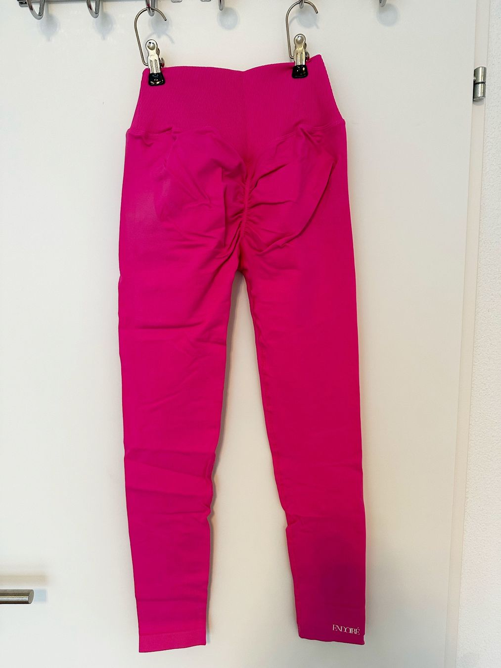 Leggings: ENDOIRÉ V-Shape Leggins Grösse M, pink – Nuovo e nell'imballaggio originale da Eglisau venduto da Brewster1 5