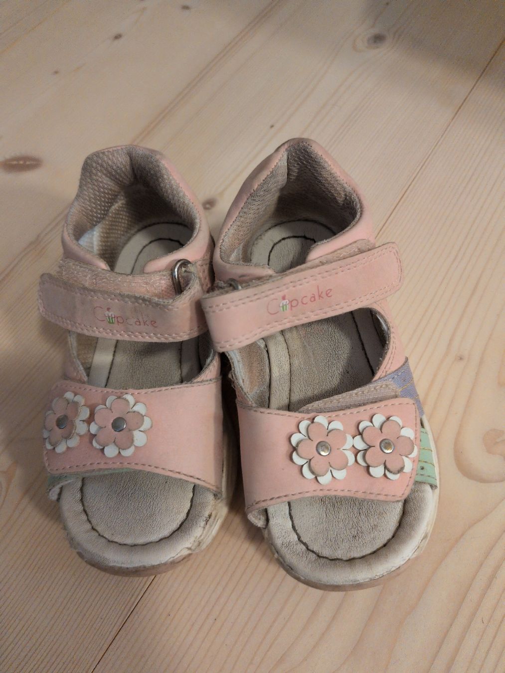 Schuhe für Mädchen: Sandale Cupcake Gr. 24 – Gebraucht aus Oberhelfenschwil von Tattar
