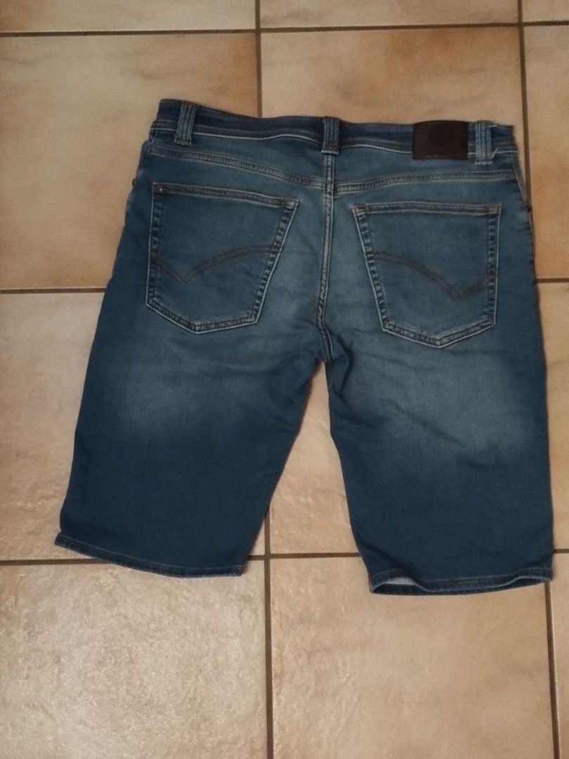 Pantaloni: Jeans Bermudas – Usato da Reinach BL venduto da Nike231 1