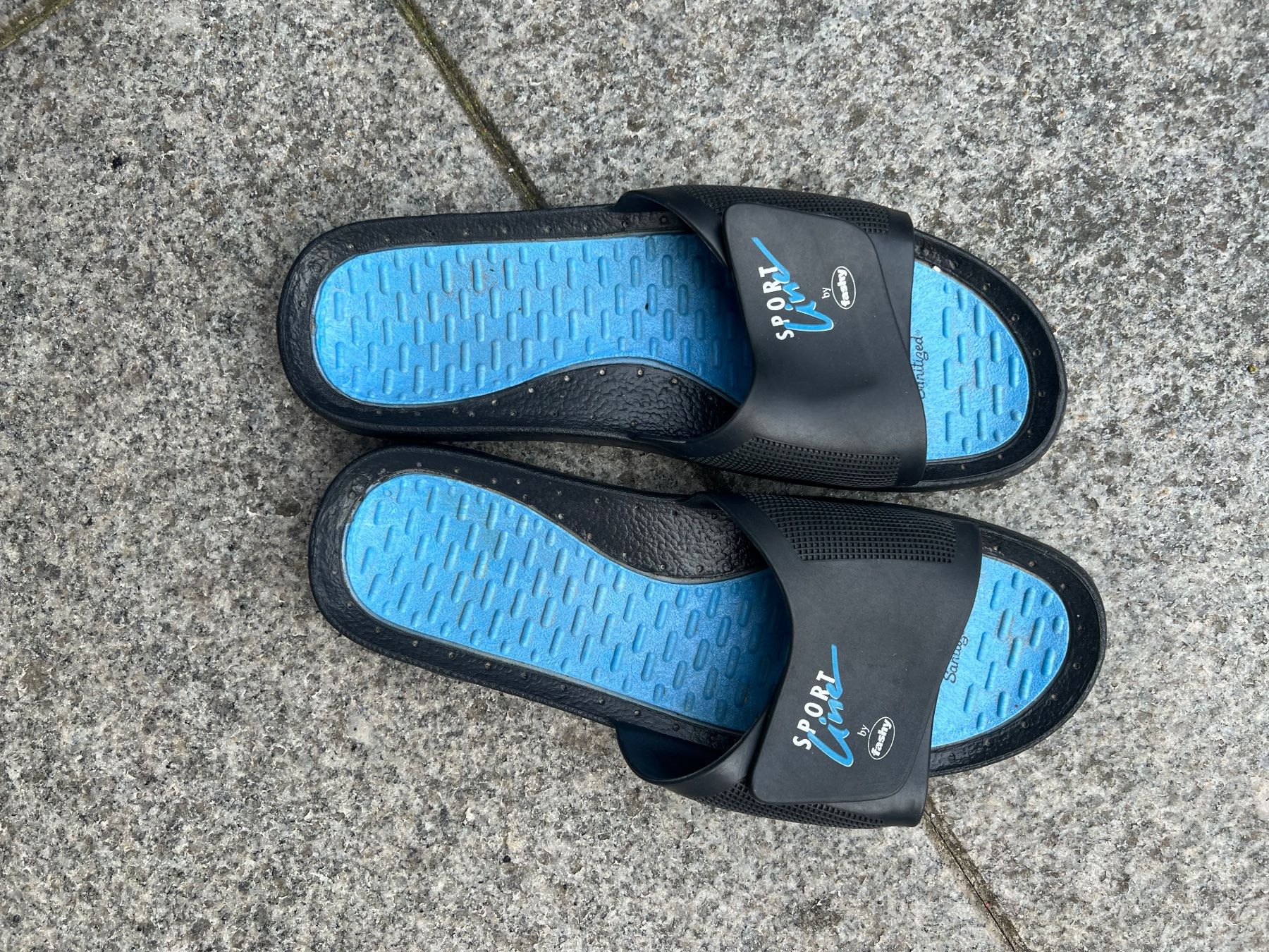 Scarpe da uomo: Adiletten badeschuhe flip Flop 44 – Usato da Münchenbuchsee venduto da mesothorium