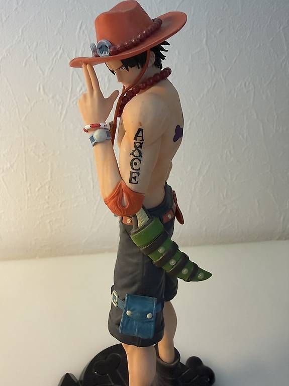 Statuette: Figurine one piece  – Usato da Chavannes-de-Bogis venduto da bla_7nrp 3