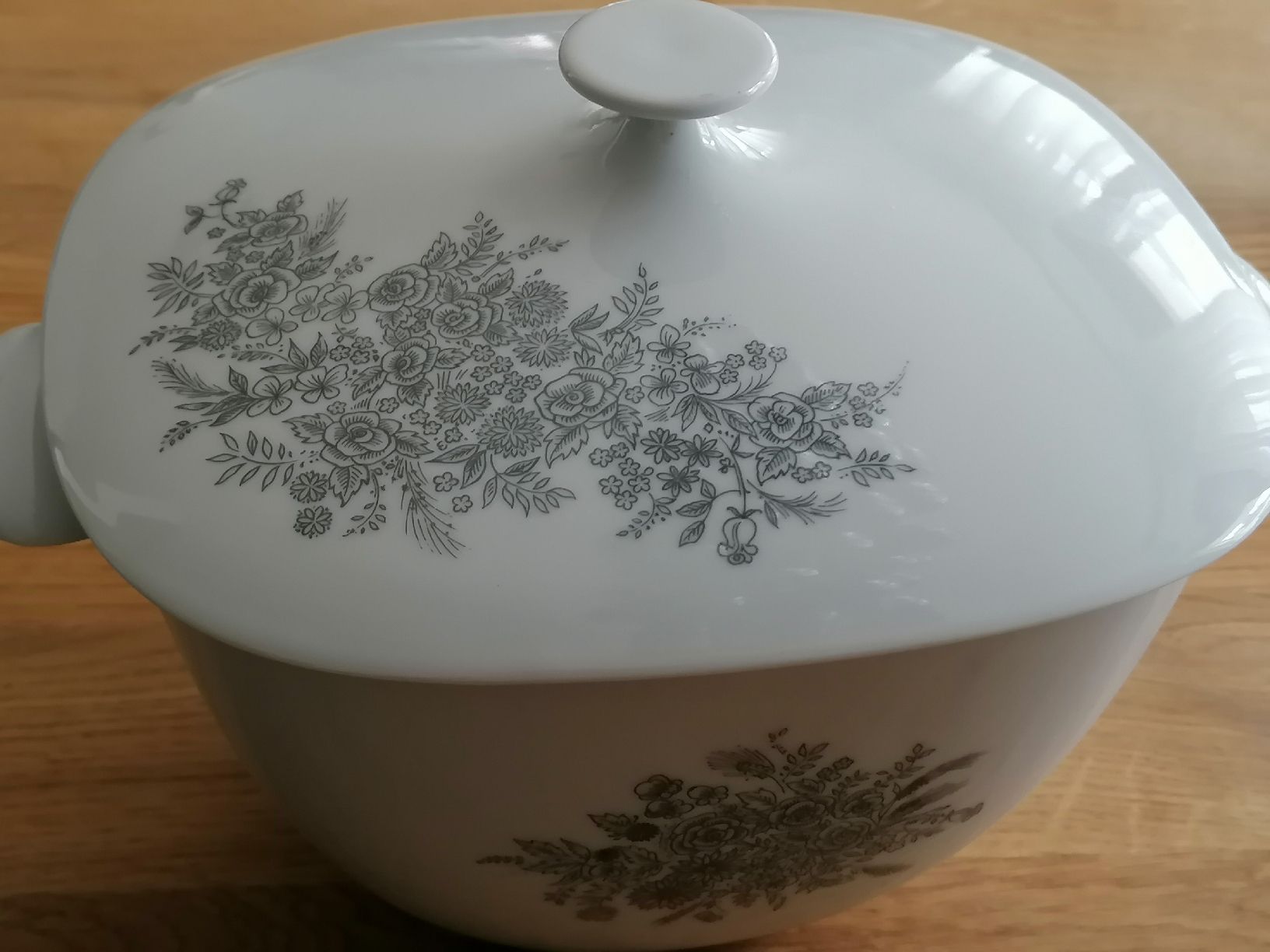 Rosenthal Ciotole: Rosenthal Suppenschüssel , Weiss mit Blumenmuster, – Usato da Basel venduto da vintagecollector 2