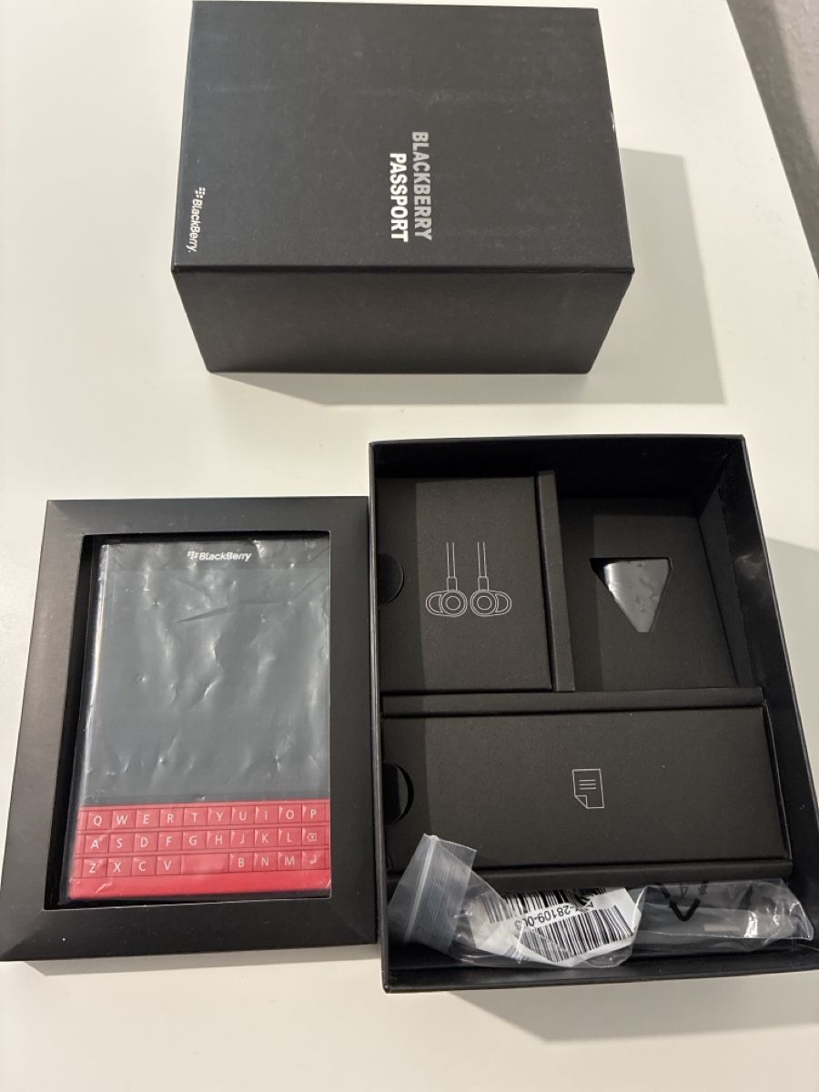 Blackberry Telefoni cellulari / Smartphones: Blackberry Passport red keyboard  – Nuovo (secondo la descrizione) da Genève venduto da cve_5w2h