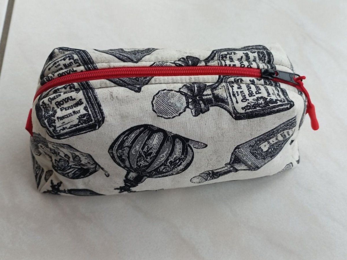 Custodie per cosmetici: Kosmetiktasche/Mäppchen mit antikem Flakon-Muster, Neu! – Nuovo (secondo la descrizione) da Winistorf venduto da acreativ4
